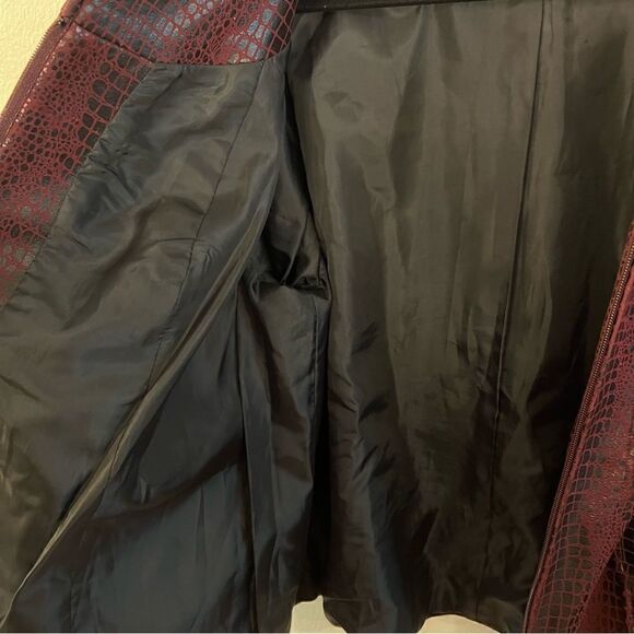 Susan Graver Style jacket size 1X faux reptile burgundy zip front fully lined - Picture 6 of 8